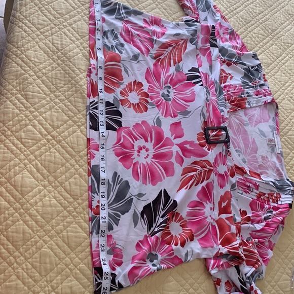 Beautiful top - Picture 10 of 10